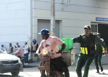 Agentes de la Digesett persiguen a delivery