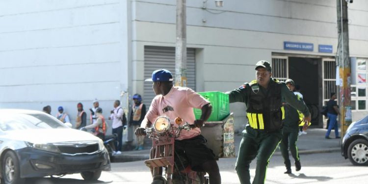 Agentes de la Digesett persiguen a delivery