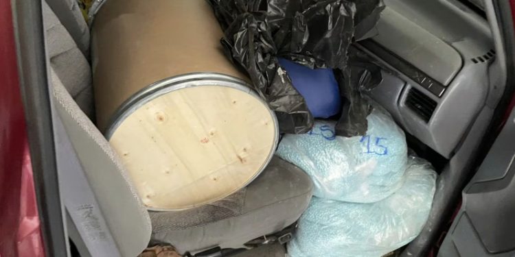 Fiscalía mexicana decomisa y destruye más de 400,000 pastillas de fentanilo