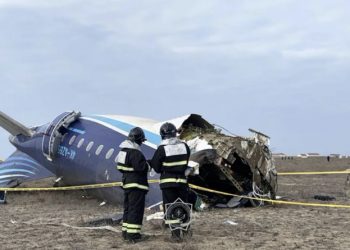 Sospechan misil ruso pudo derribar el avión que se estrelló en Kazajistán