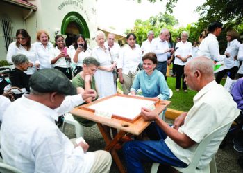 La vicepresidenta aboga por mayores castigos para comercio y padres que ofrecen bebidas a menores