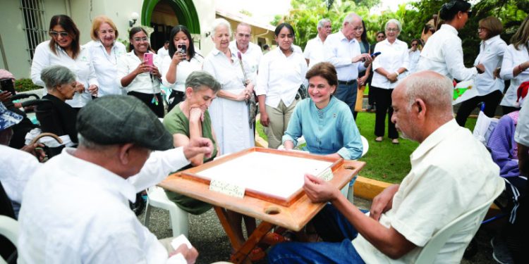 La vicepresidenta aboga por mayores castigos para comercio y padres que ofrecen bebidas a menores