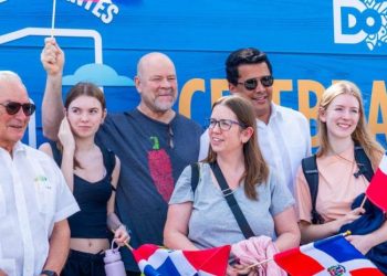 Bruce Pirt, el visitante 11 millones en RD, se casó aquí hace 20 años y vino por su aniversario