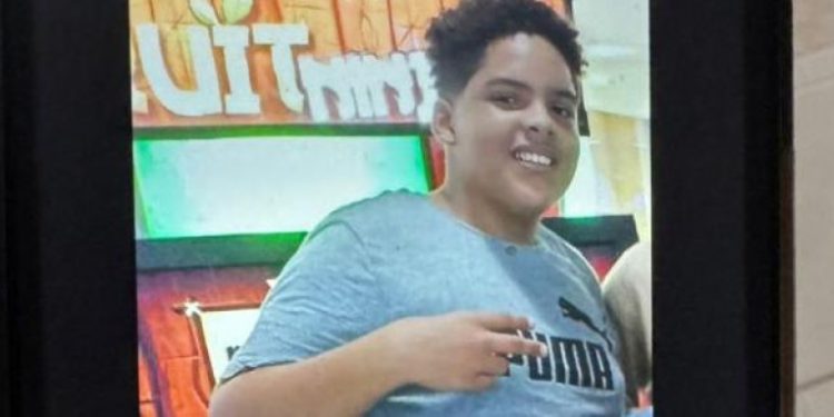 Una bala perdida le arranca la vida a un adolescente