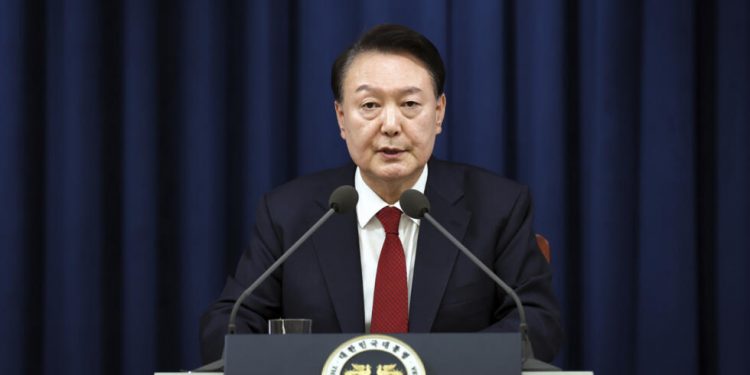 Corte surcoreana emite orden de detención contra el presidente suspendido Yoon Suk Yeol