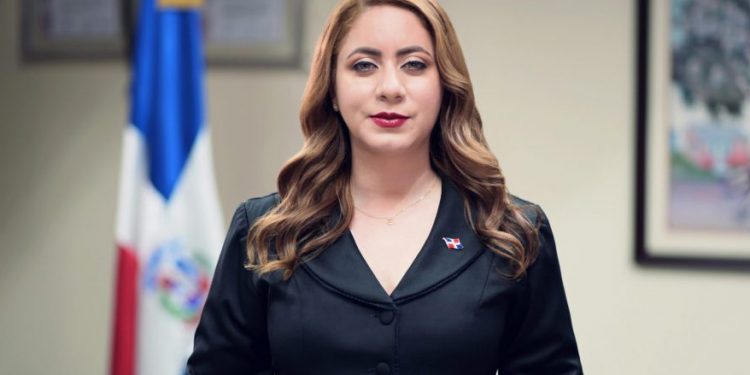 Gloria Reyes explica programa Supérate solo maneja 10% de los bonos navideños