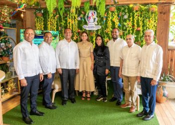 Raquel Peña participa en juramentación de nueva directiva de Conatra