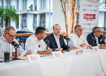 Alcalde de Santiago atribuye escarceos sobre licitaciones a desconocimiento y motivaciones políticas Enumera logros de su gestión