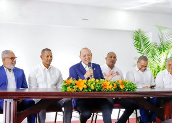 Alcalde Ulises Rodríguez presidirá Baloncesto Superior de Santiago