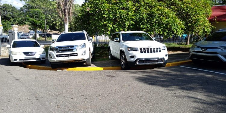 Alcaldía desmiente retiro de parqueos a regidores