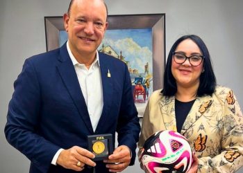 Ulises Rodríguez reconocido por respaldo al Mundial Femenino Sub-17 de la FIFA
