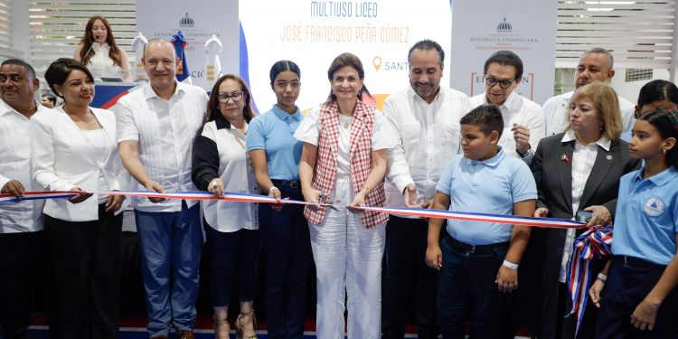 Raquel Peña inaugura polideportivo en Santiago y reafirma compromiso con el deporte escolar