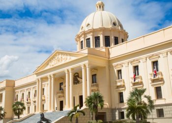 El Gobierno y el Colegio Médico Dominicano acuerdan aumento salarial