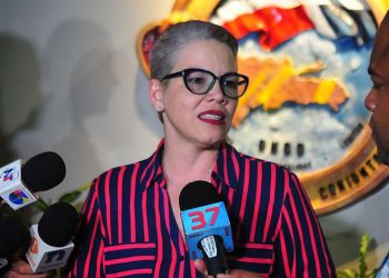 Cancelan a periodista Josefina Capellán de Interior y Policía