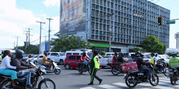 El 90% de los cascos protectores que se usan aquí no están certificados