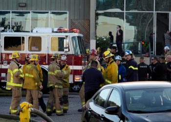 Accidente de avión deja dos muertos y 18 heridos en California