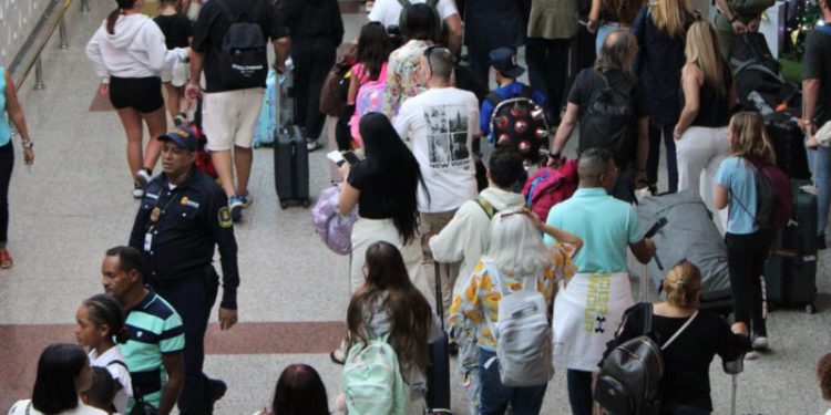 ¡Se va Juanita! Dominicanos que llegaron al país en diciembre retornan a Estados Unidos y otros países