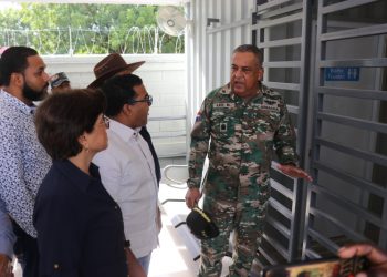 La Armada vigila para evitar que entren ilegales por mar