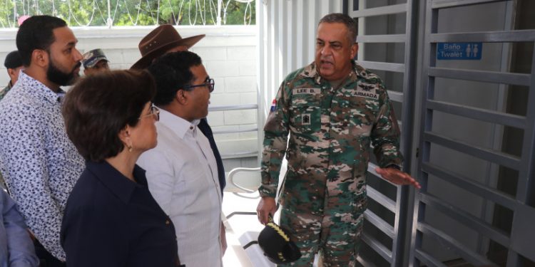 La Armada vigila para evitar que entren ilegales por mar