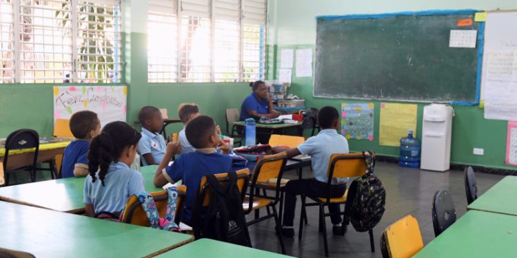 Reanudan las clases con baja asistencia estudiantil