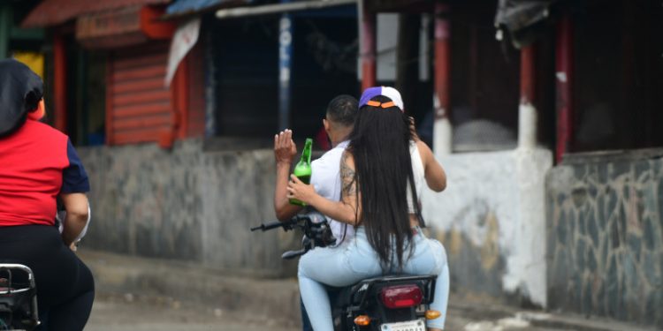 Sociedad de Ortopedas y Dominicana Saludable favorecen control en horario de venta de alcohol