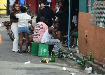 Comerciantes demandan regular el consumo de alcohol