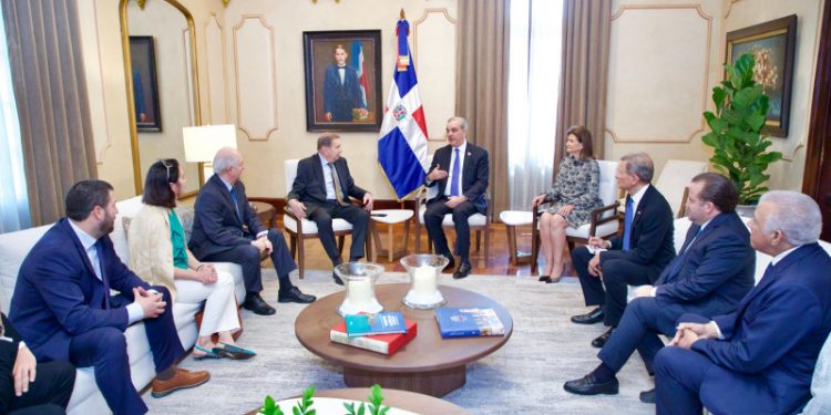 Abinader reclama libertad para Venezuela