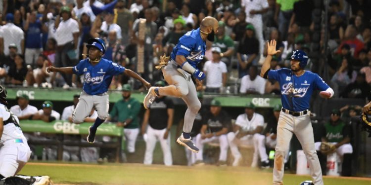 Licey hace otra remontada ante Estrellas y se consolida la cima