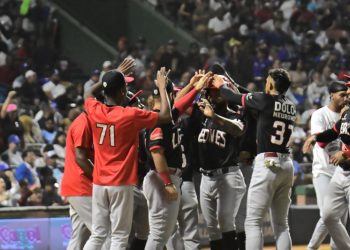 Leones apalean a Tigres y se acercan a la cima