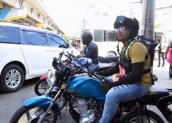 Motoconchistas apoyan modelo único de casco protector