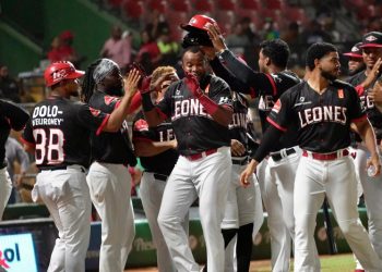 Bates rojos se vuelven a sentir y Escogido se pone tres juegos sobre las Estrellas