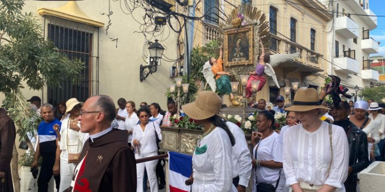 Cristianos rinden homenaje a la Virgen de la Altagracia