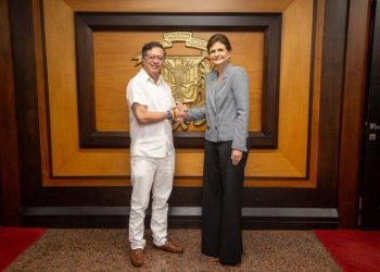 Raquel Peña recibió a Gustavo Petro en escala de su viaje hacia Haití