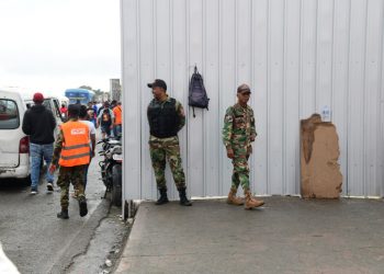 Militares vigilan kilómetro 9 para evitar buhoneros