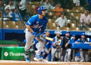 Con grand slam de Mejía y un gran relevo, Licey empata la serie final