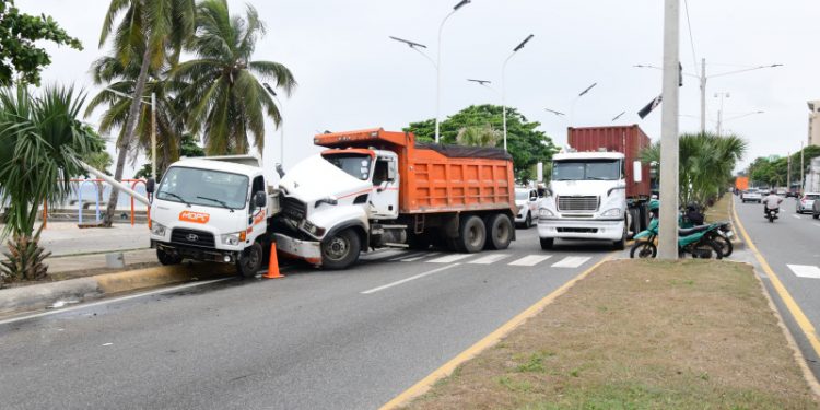 Accidente en autopista 30 de Mayo pone en evidencia violación a restricciones de tránsito