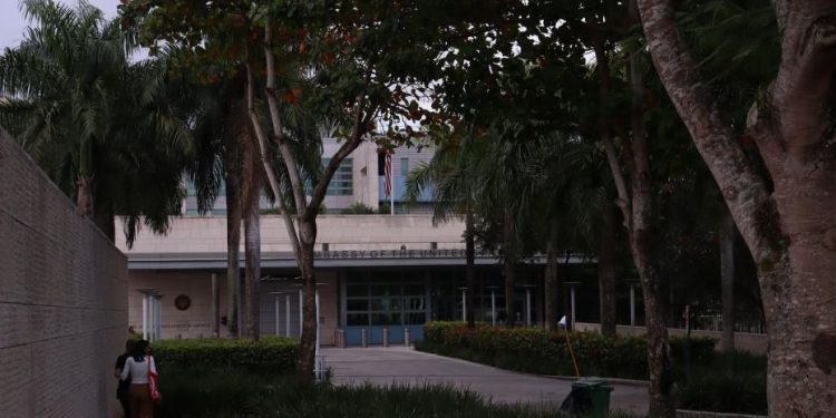 Embajada de EE.UU. en República Dominicana acata prohibición de exhibir la bandera del orgullo LGBT