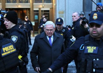 Bob Menéndez, exsenador de EE.UU. condenado a prisión, asegura es inocente