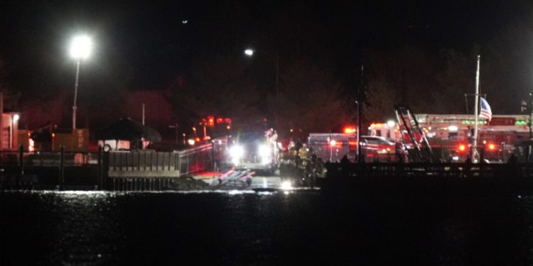 Suspenden todos los vuelos de aeropuerto de Washington tras accidente aéreo