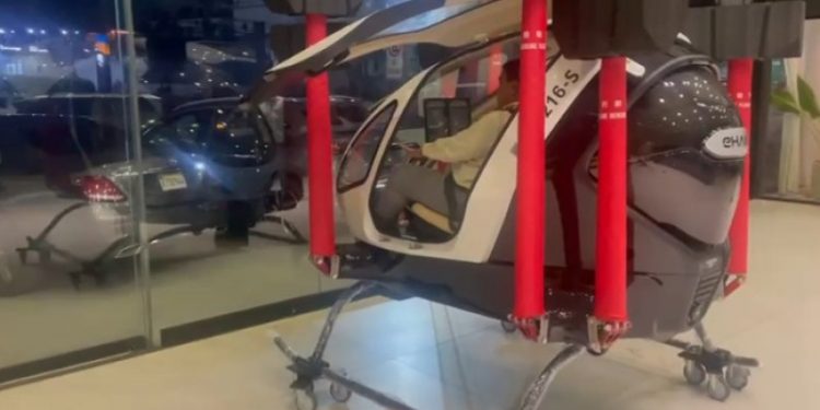 Llega al país el primer taxi aéreo; estará en exhibición mientras capacitan pilotos