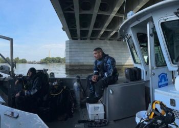 Anthony Gatón: El dominicano que trabaja como buzo en accidente aéreo en Washington