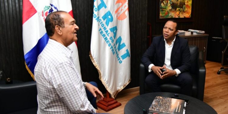 No habrá aumento del pasaje; INTRANT acuerda solución con lideres transportistas