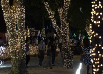 Decenas de familias continúan disfrutando de Villa Navidad