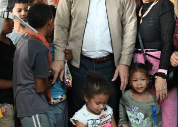 Alcalde Ulises Rodríguez entrega juguetes a niños de distintas comunidades de Santiago