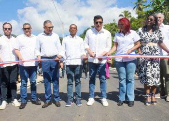 David Collado entrega obra en Arroyo Barril y deja iniciadas otras en Santa Bárbara, Samaná