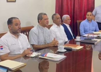 Comunitarios y representantes de Barrick Gold se reúnen en el Arzobispado de La Vega para mediar conflicto