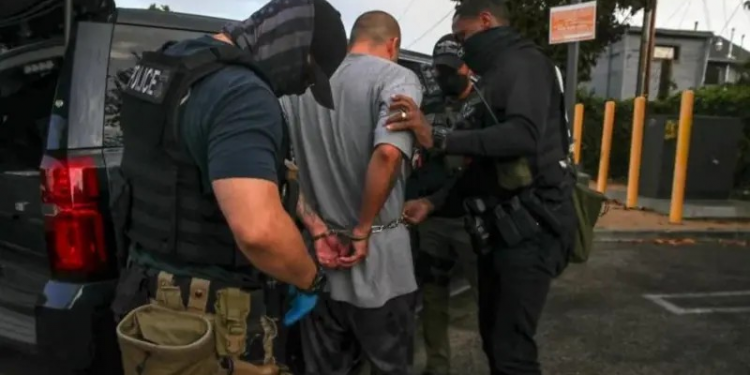 Mayoría EU apoya deportaciones masivas propone Donald Trump