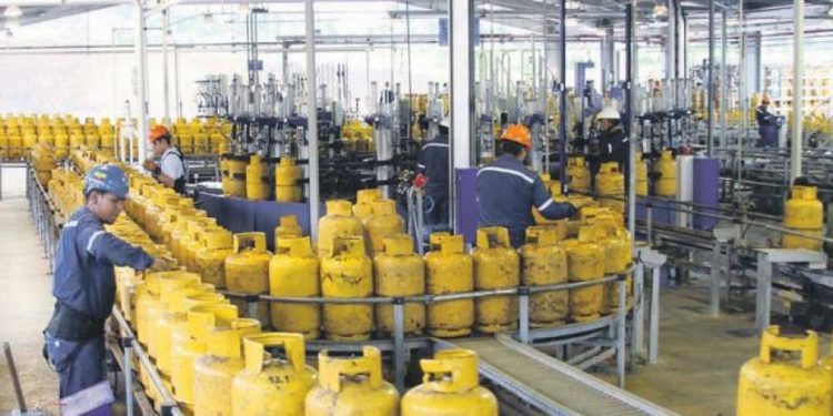 Gobierno dice hay atraso en barcos que suplen GLP, aunque “hay más de 400 mil toneladas en depósito”