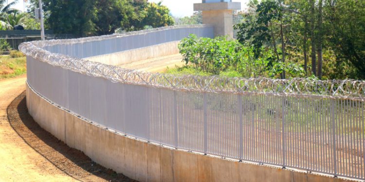 Gobierno promete expandir el muro fronterizo en Dajabón entre 12 y 14 kilómetros