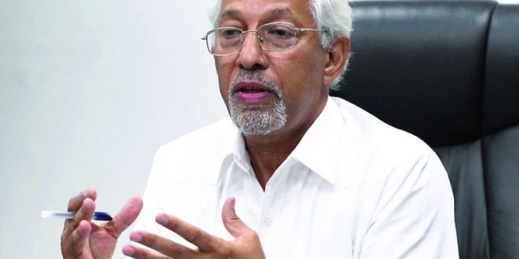 Ministro de Educación: el proceso de aprendizaje de los niños se puede dar hasta debajo de una mata